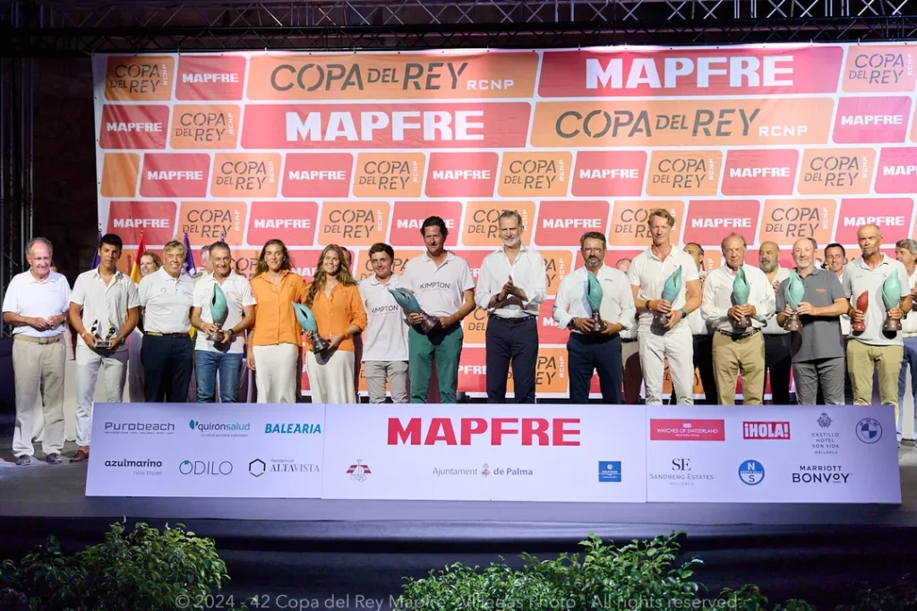 Foto de familia con todos los premiados de esta 42 edición de la Copa del Rey MAPFRE.